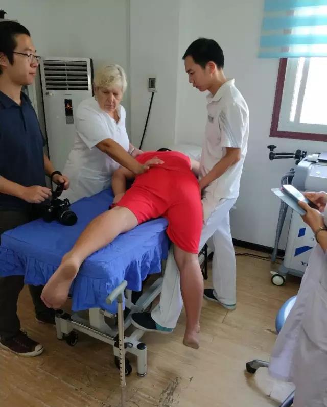 康复师教你中老年人如何保护膝盖,开封治疗颈椎腰椎