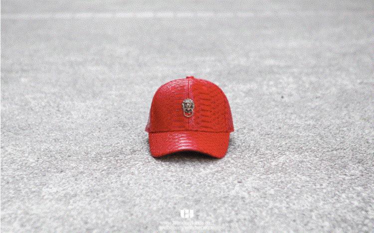 「怎么把你爸的帽子带出来了？真土」说这话的人才是真土鳖