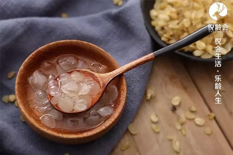 在这凉意渐生的季节里,吃一碗纯天然皂角米最滋补!