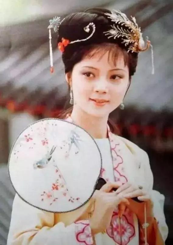 薛宝钗与多少人有私情,薛宝钗和林黛玉是情敌关系吗