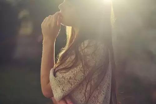 女人在婚姻里面应该保持什么姿态,女性在婚姻中应有的姿态