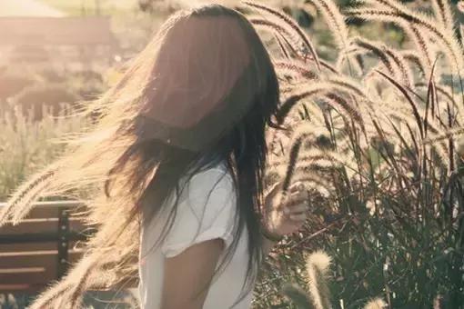 女人在婚姻里面应该保持什么姿态,女性在婚姻中应有的姿态