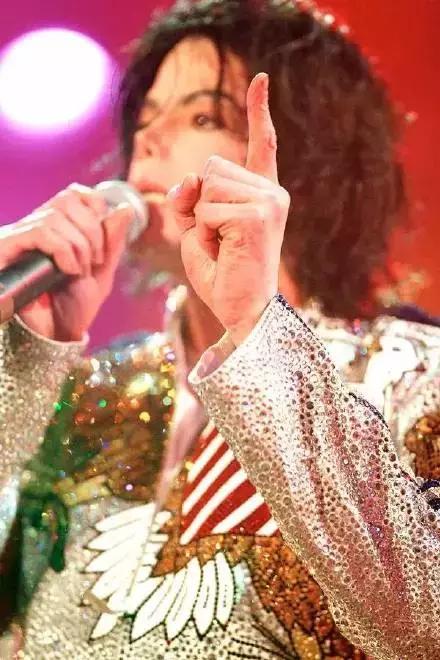 迈克尔杰克逊从黑到白全部过程,迈克尔杰克逊最后一次登场完整版