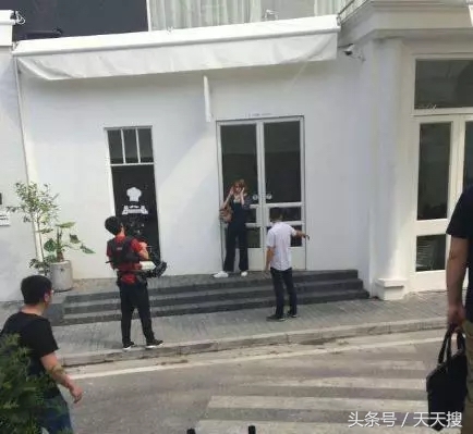 淘宝卖家秀试衣模特视频怎么拍的,淘宝卖家的模特都是自己拍的吗