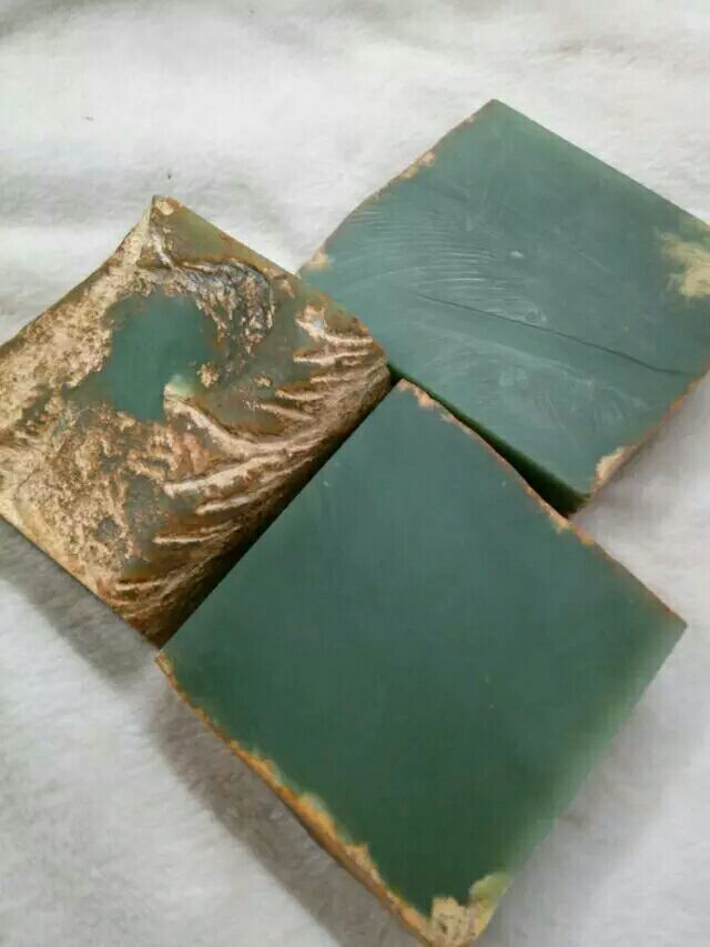 岫岩玉河磨和山料的区别,岫岩河磨玉属于和田玉吗