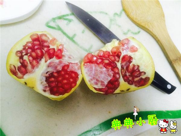 学会这招教你快速剥出完整石榴,石榴如何剥可以粒粒分明