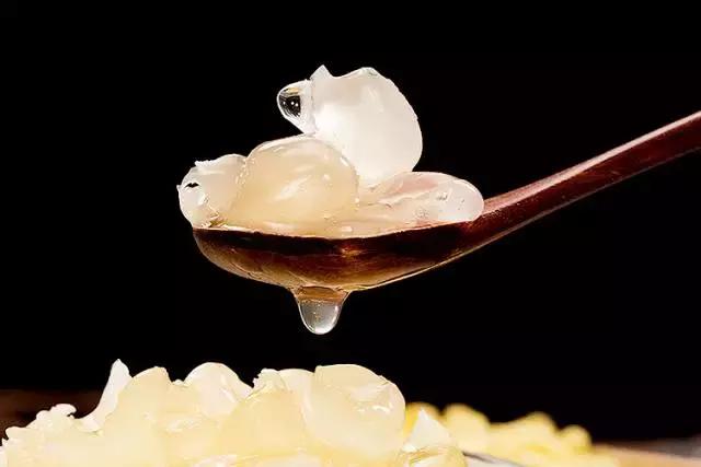 在这凉意渐生的季节里,吃一碗纯天然皂角米最滋补!