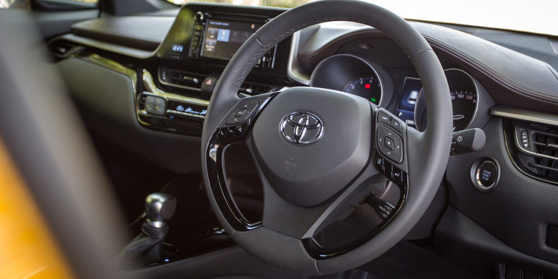 全新丰田C-HR申报图,新款丰田c-hr混动版海外到店实拍