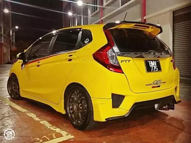 本田飞度红色改侧裙,2021款本田飞度改装大包围