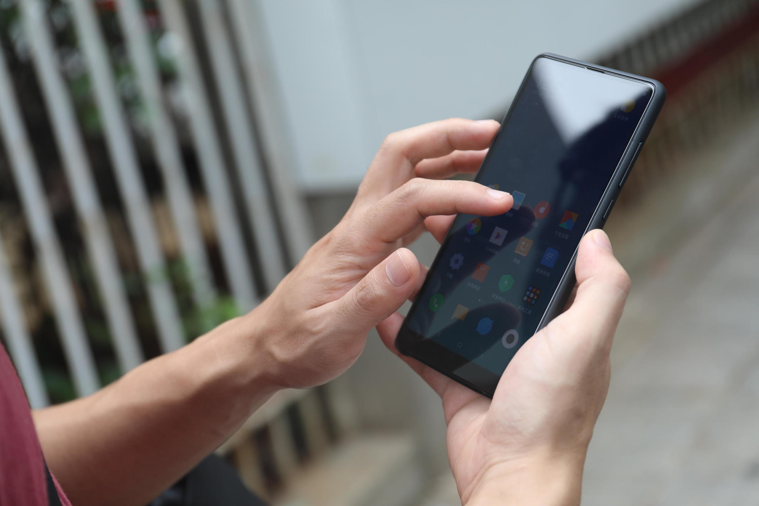 小米mix屏幕对比小米mix2,小米mix和小米mix2对比