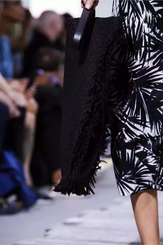 带货女王杨幂又出新花样了,杨幂私服带货