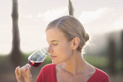 红酒怎么喝才是正确的喝法,红酒怎么喝才是最正确的方法