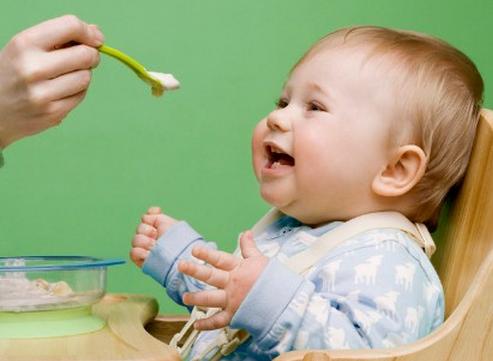 一岁宝宝半夜怎么喝奶,一岁三个月孩子晚上起来喝奶一次