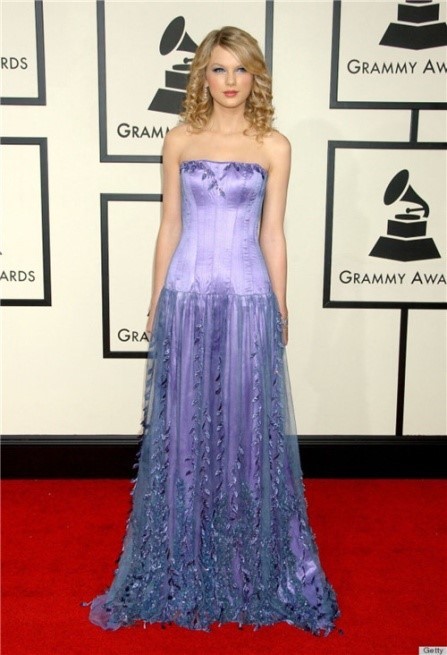 taylorswift霉霉看篮球,taylorswift霉霉紫色裙子