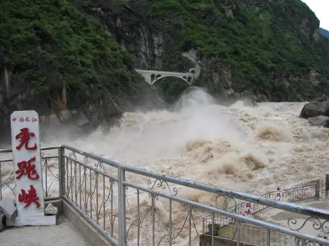 虎跳峡的震撼,虎跳峡惊险之旅