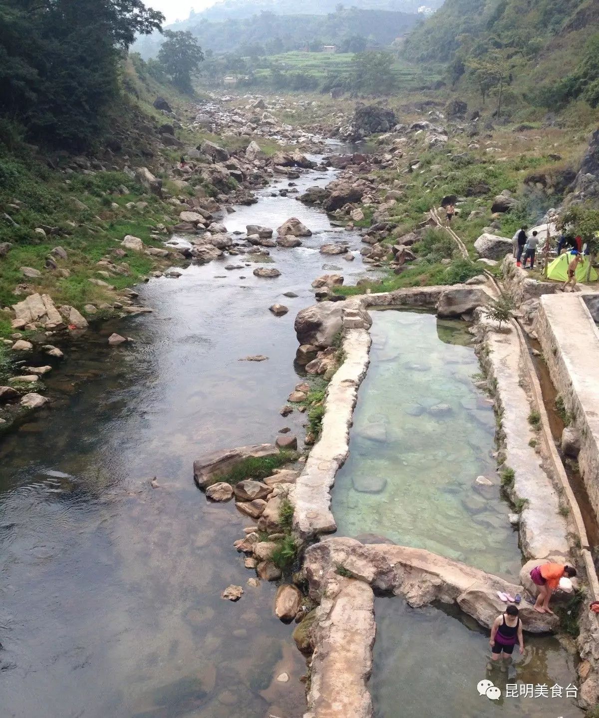 云南最神秘的六个野温泉，峡谷弥漫雾气小鱼咬脚，车底盘常常被刮
