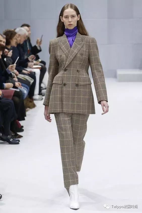 今年流行格纹西装还是纯色的,复古西装格纹西装哪个好看