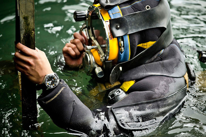 进水手表坏了怎么修,手表进水最快的方法怎么解决