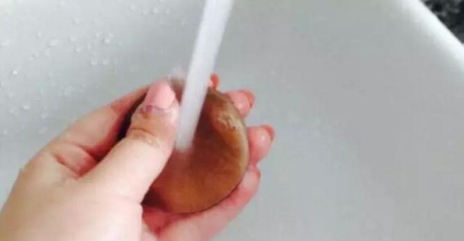 为什么抹完粉底不如不抹好看,为何你的底妆总卡粉