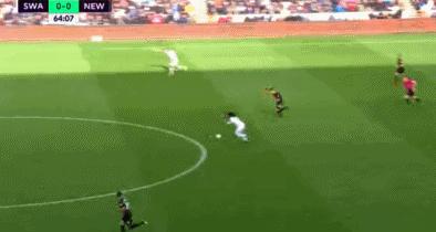 GIF-妖人英超首秀成车祸现场这还是那个欧洲杯最佳新秀？