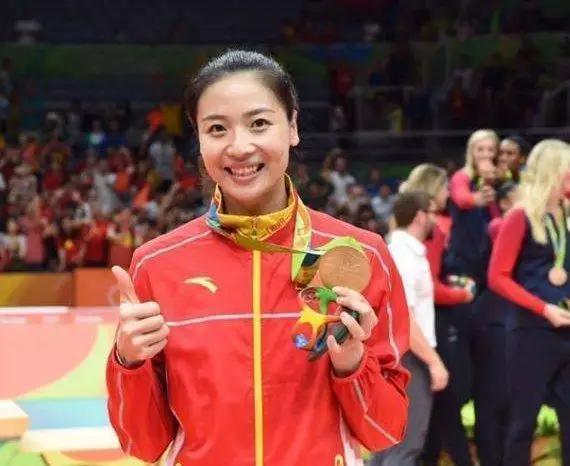 排球前后排轮换,排球前后排换位谁拦网