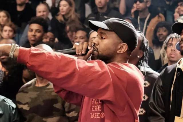 「怎么把你爸的帽子带出来了？真土」说这话的人才是真土鳖