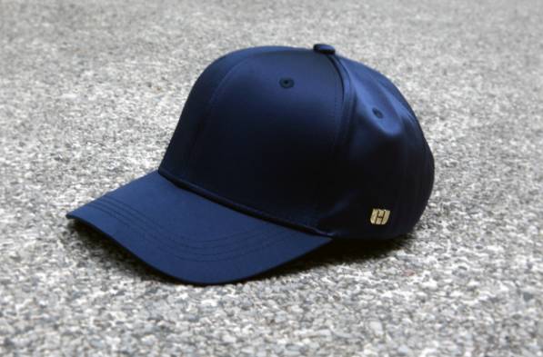 「怎么把你爸的帽子带出来了？真土」说这话的人才是真土鳖