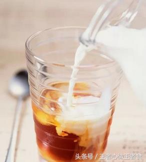 奶茶里的奶茶果是什么,奶茶中奶与茶的比例是多少