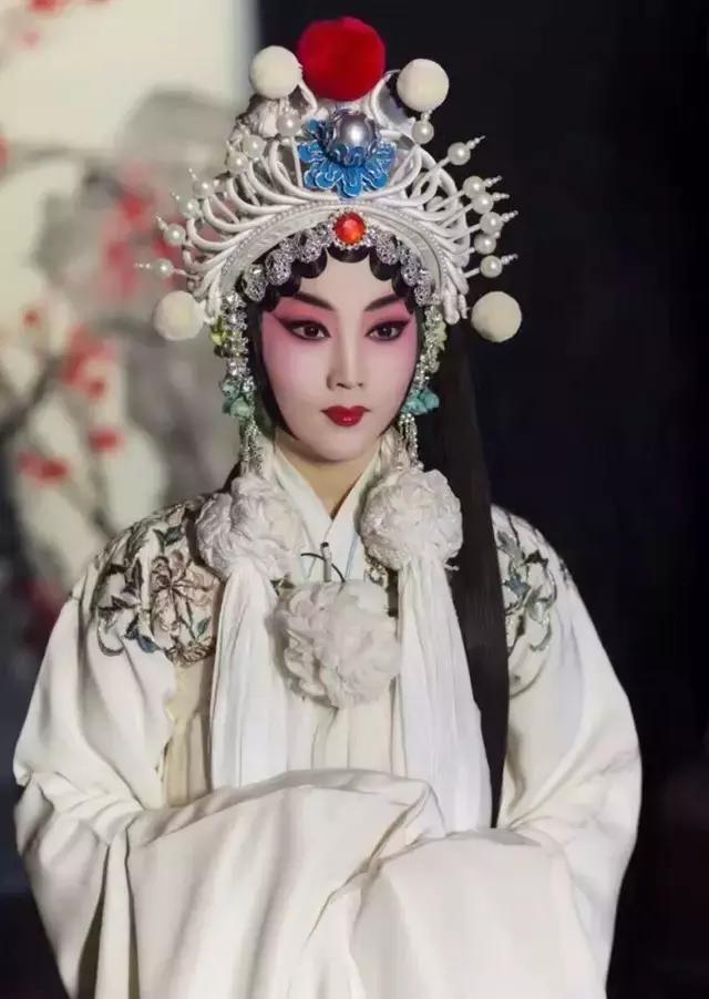 有一种戏曲唱词比诗词还美,超级唯美的戏曲唱词