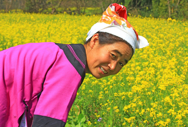 描写人物神态好词好句初中,描写人物语言神态动作外貌的好句