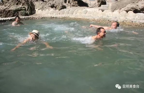 云南最神秘的六个野温泉，峡谷弥漫雾气小鱼咬脚，车底盘常常被刮