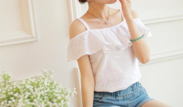 白衣服太透如何避免尴尬,上衣太透穿什么打底