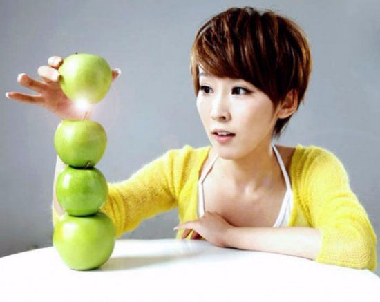 谢楠穿婚纱出场,谢楠和谢楠同框