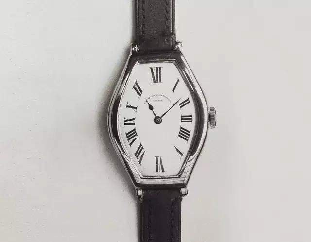 我们是酒桶型表壳，没有酒但有故事