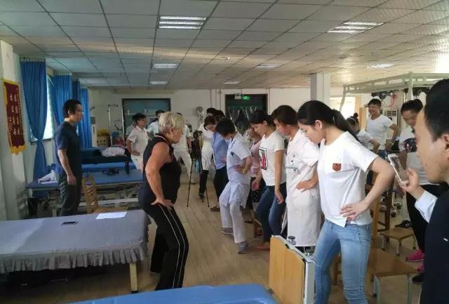 康复师教你中老年人如何保护膝盖,开封治疗颈椎腰椎