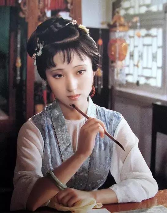 薛宝钗与多少人有私情,薛宝钗和林黛玉是情敌关系吗