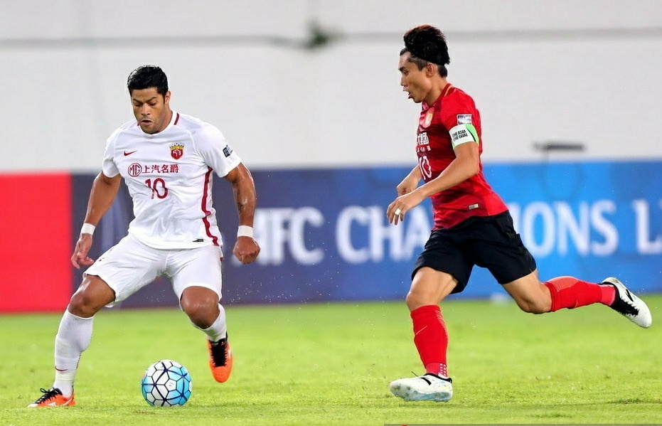 不怕死敢打必胜,俄超胡尔克任意球