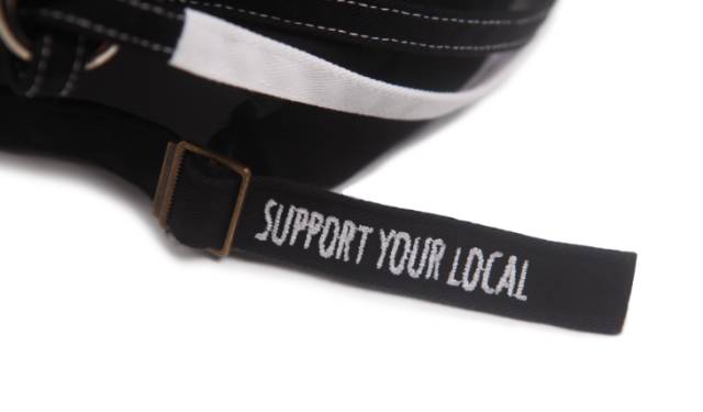 「怎么把你爸的帽子带出来了？真土」说这话的人才是真土鳖