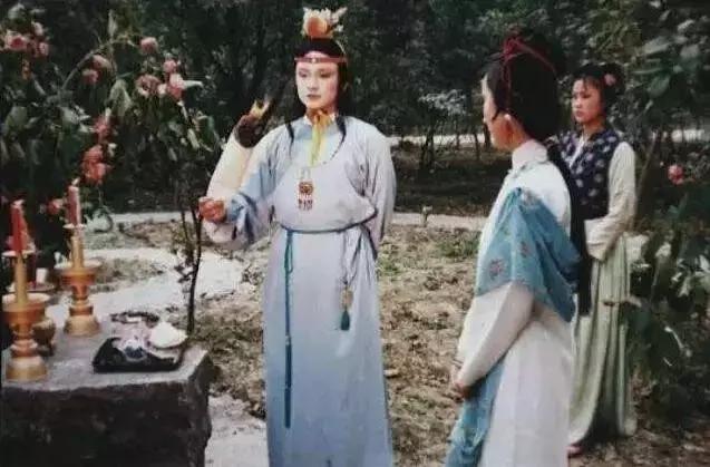 薛宝钗与多少人有私情,薛宝钗和林黛玉是情敌关系吗