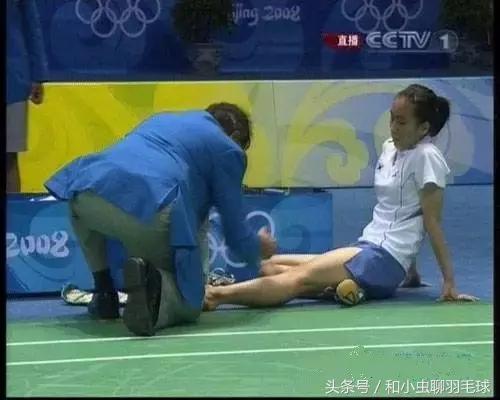 打羽毛球脚踝扭伤会骨折吗,预防脚踝扭伤羽毛球训练方法