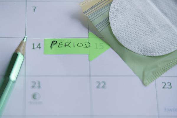 女人一个月大姨妈来两次,女人一个月来二次大姨妈正常吗