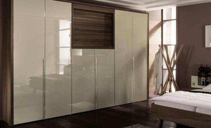 衣柜烤漆和吸塑怎么选,衣柜喷漆和刷漆哪个好