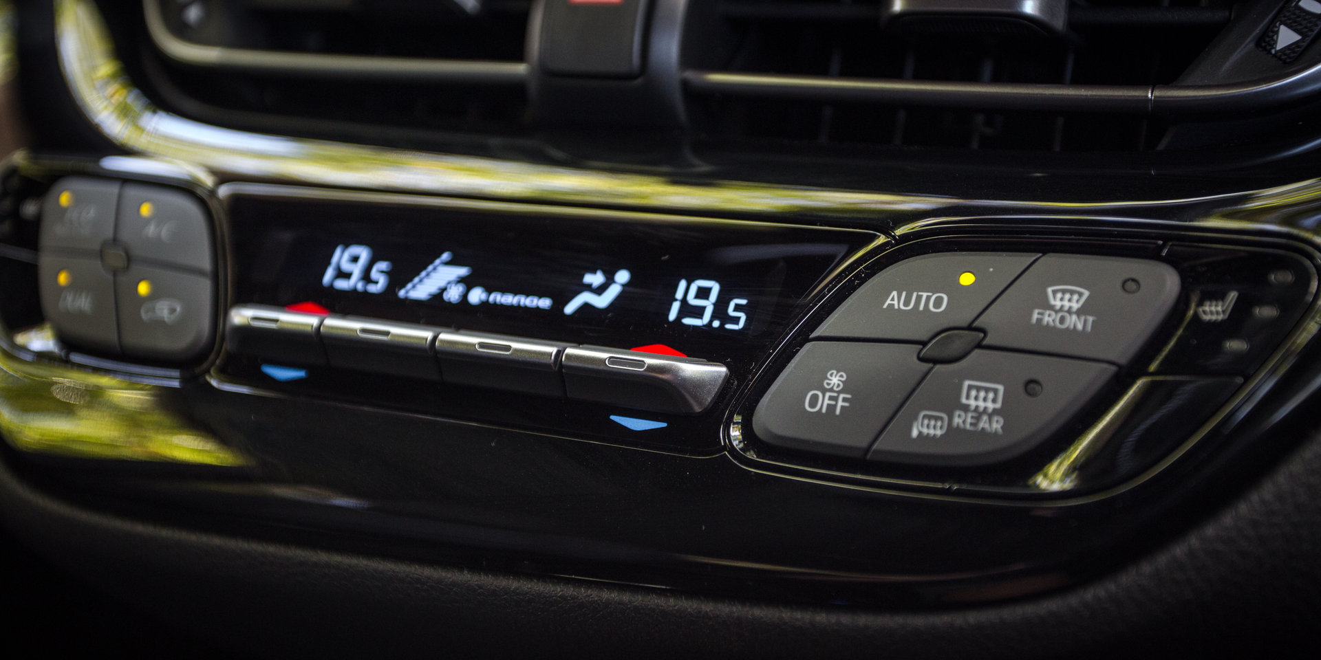 全新丰田C-HR申报图,新款丰田c-hr混动版海外到店实拍