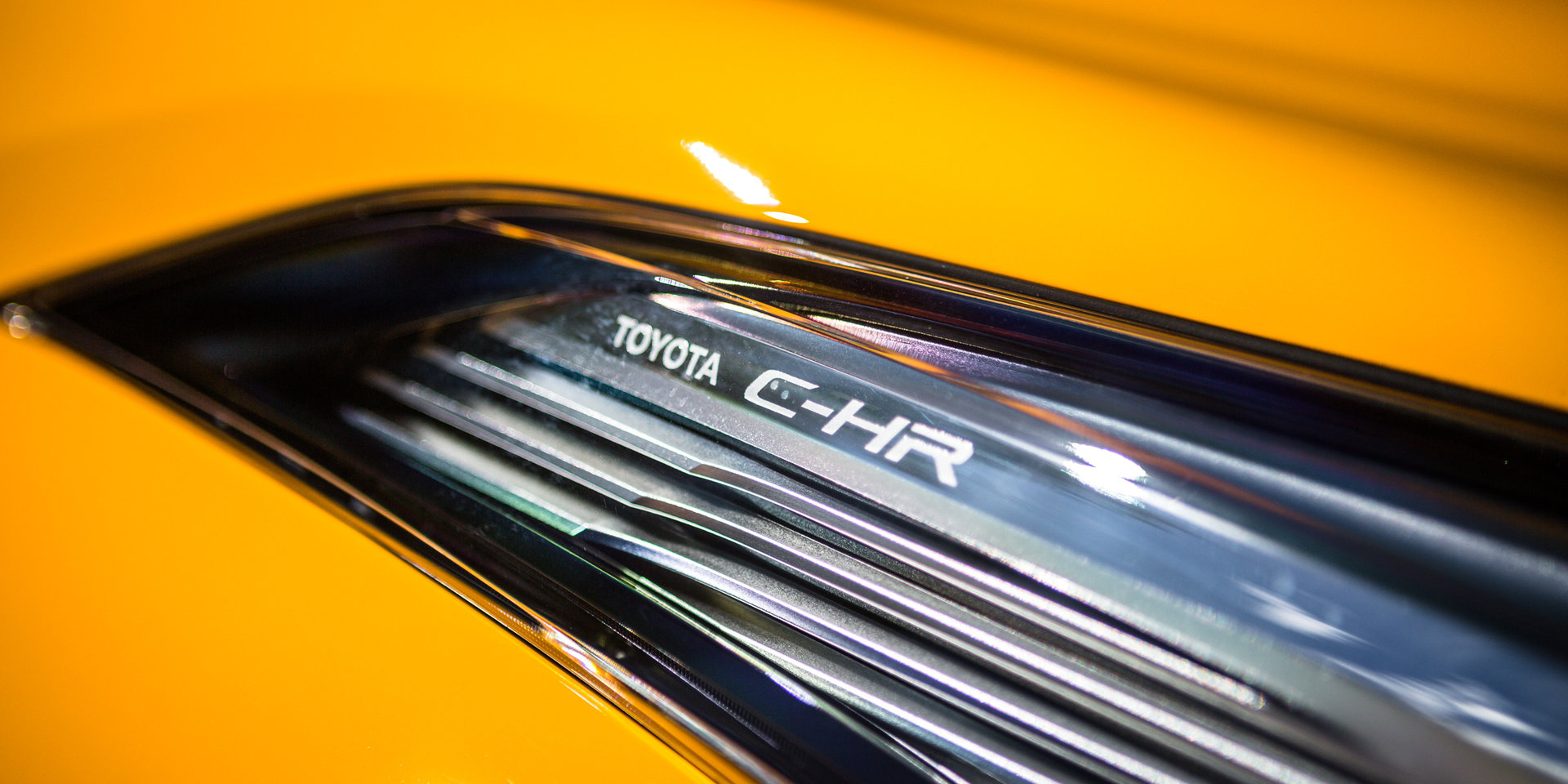 全新丰田C-HR申报图,新款丰田c-hr混动版海外到店实拍