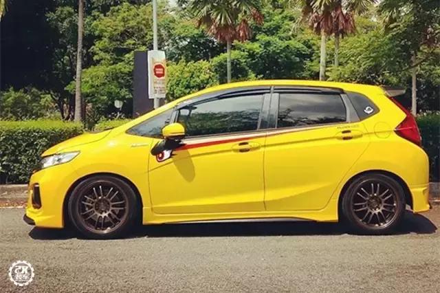 本田飞度红色改侧裙,2021款本田飞度改装大包围