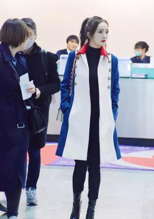 杨幂穿的gucci的格纹外套,杨幂celine上衣