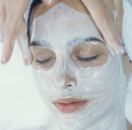 颈部有纹路图片,颈部出现细纹