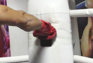 手机不小心被坐弯了怎么修,手机被坐弯了可以继续用吗