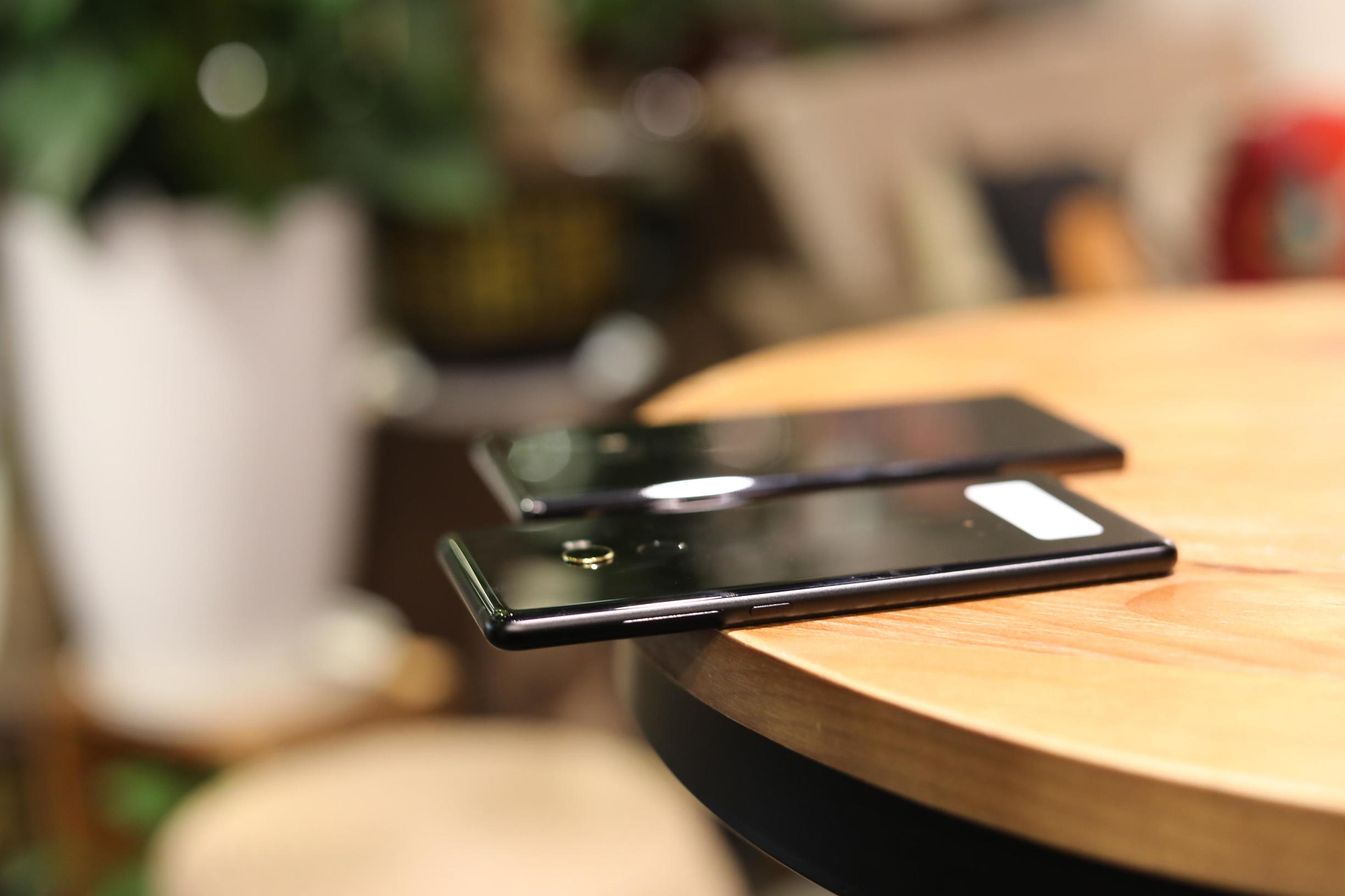 小米mix屏幕对比小米mix2,小米mix和小米mix2对比