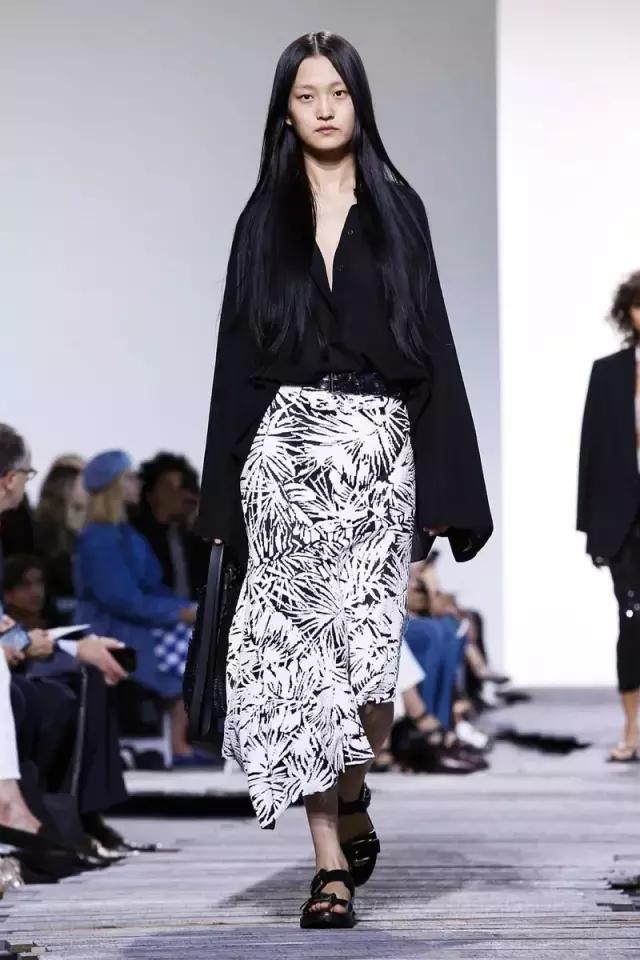 带货女王杨幂又出新花样了,杨幂私服带货